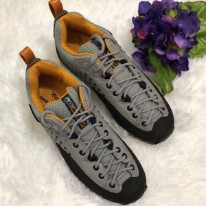 Montrail Woman’s Vibram Hiking shoes Boots gray/yellow size 7.5